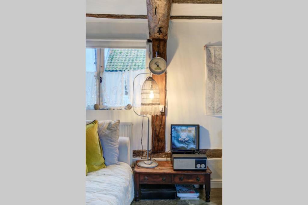 The Dairy, One Bedroom Cottage In A 15Th Century Farmhouse Parham Exterior photo